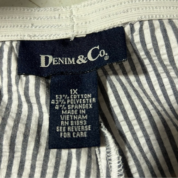 Denim & Co. Women’s Seersucker Gray White Crop Pants Size 1X EUC Pull On - Picture 2 of 3
